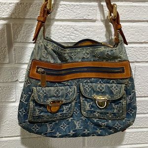 Mid size satchel